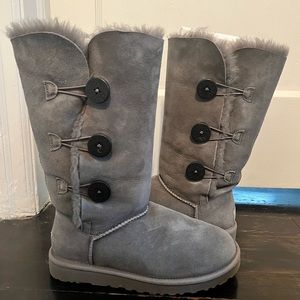 Ugg Bailey button triple.